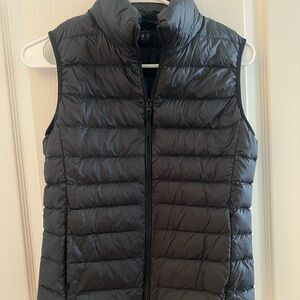 Uniqlo - Women's Black Light Puffer Vest XS